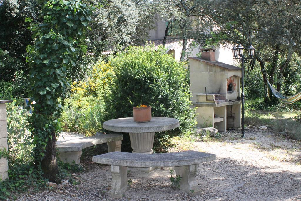 Willa A L'Est D'Uzes Saint-Siffret Zewnętrze zdjęcie